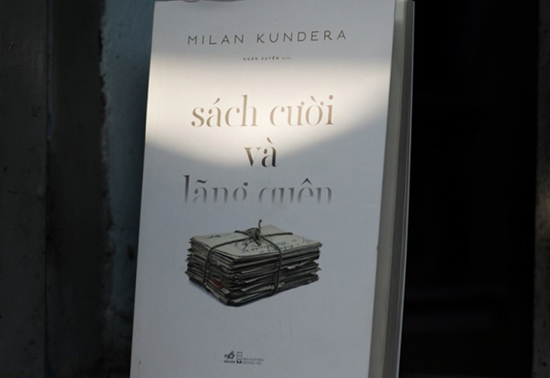 Sách cười và lãng quên