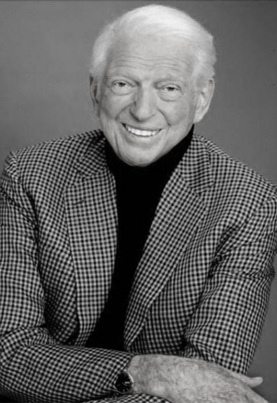 Nhà Văn Sidney Sheldon là một nam tiểu thuyết gia người Mỹ, đoạt giải của Viện Hàn Lâm nghệ thuật Mỹ, ông còn là một kịch tác gia và một người viết kịch bản phim và chương trình truyền hình chuyên nghiệp.