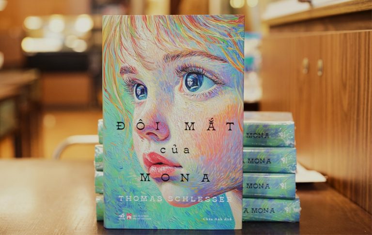 Review tiểu thuyết Đôi mắt của Mona cho thấy đây không chỉ là một câu chuyện xúc động về một cô bé sắp mất đi ánh sáng thị giác, mà còn là hành trình sâu sắc khám phá nghệ thuật, triết lý sống và mối liên kết giữa cái đẹp và tâm hồn con người.